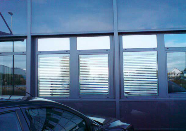 Blendschutzrollos bei Industriegebäuden von Hahn Sonnenschutz