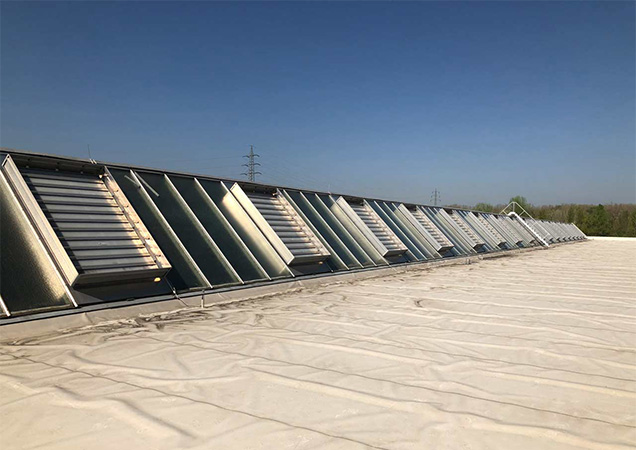 Sonnengeschütztes Strukturglas im Dach von Hahn Sonnenschutz